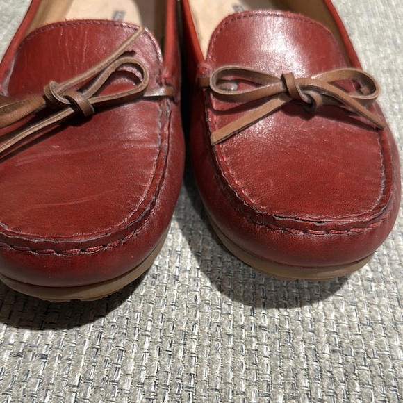 NWOB Clarks Red Leather Moccasin Style Loafers - Picture 3 of 6
